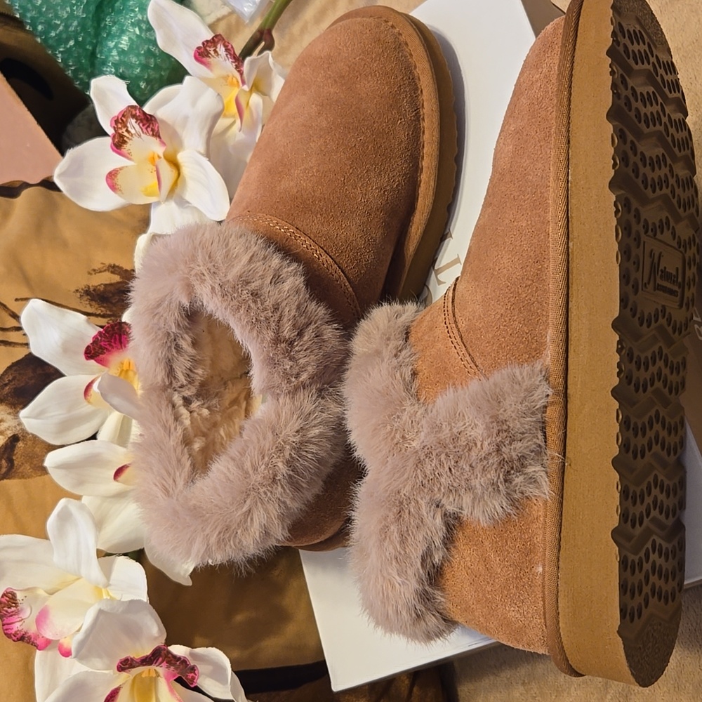 Feels like UGGs! - Tan Fur Trim Booties - Picture 7 of 7